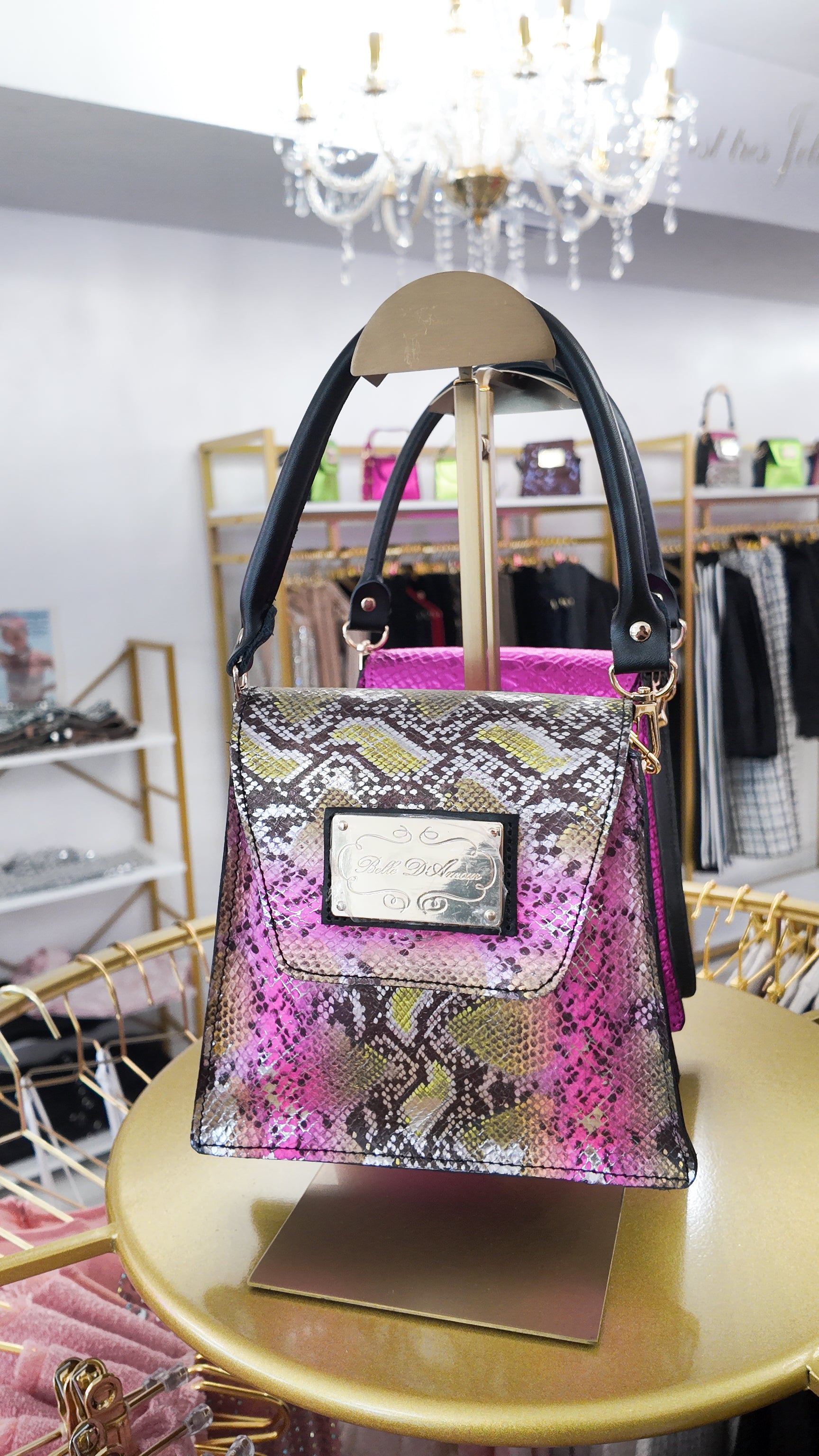 The Kiki Handbag in premium all-leather with detachable chain and handle