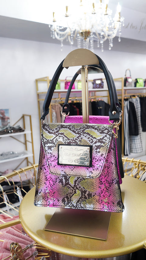 The Kiki Handbag in premium all-leather with detachable chain and handle