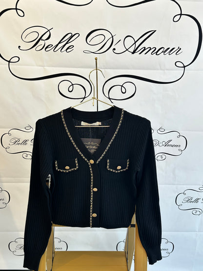 Ribbed cardigan adorned with gold chains and gold buttons