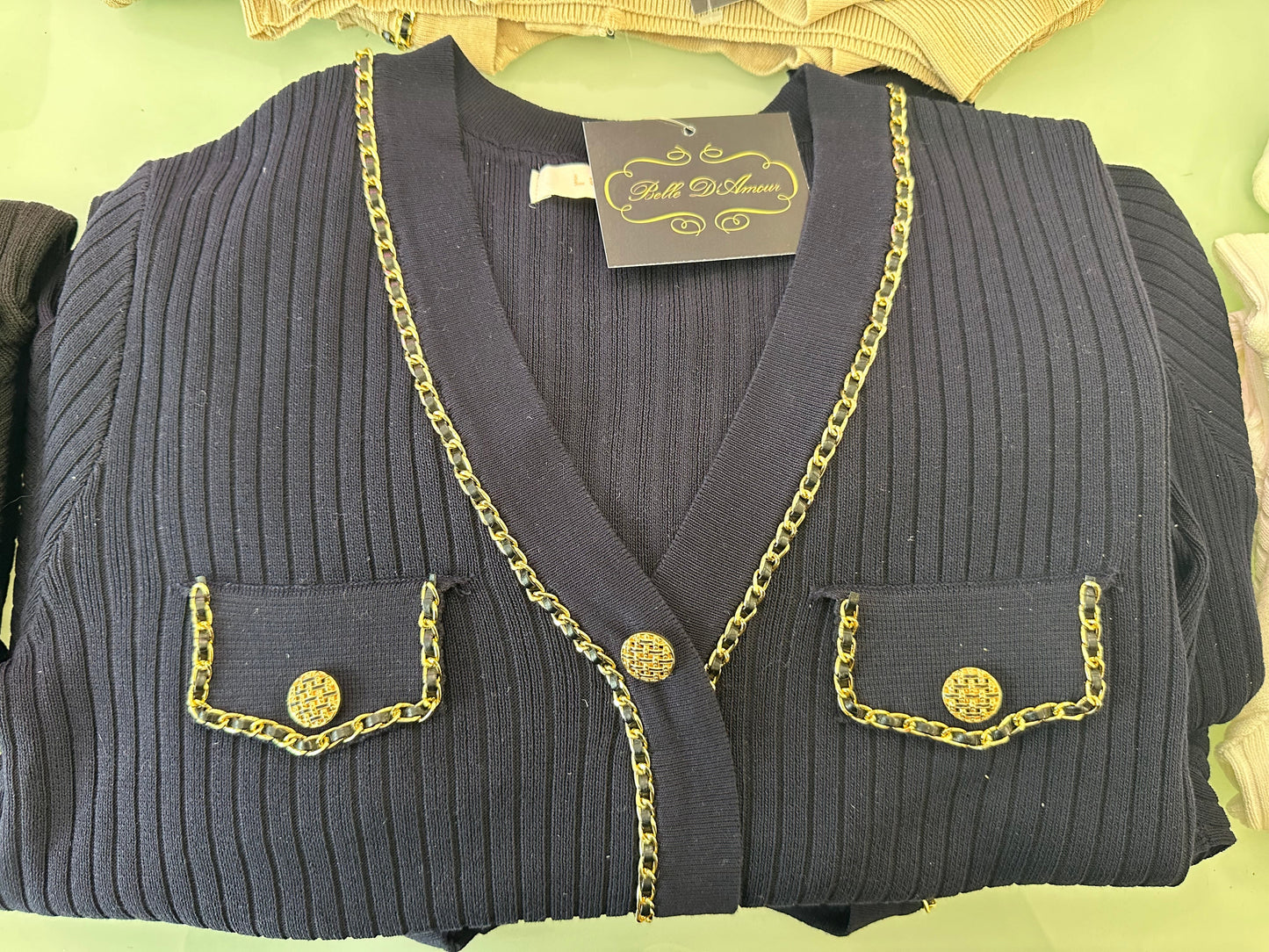 Ribbed cardigan adorned with gold chains and gold buttons