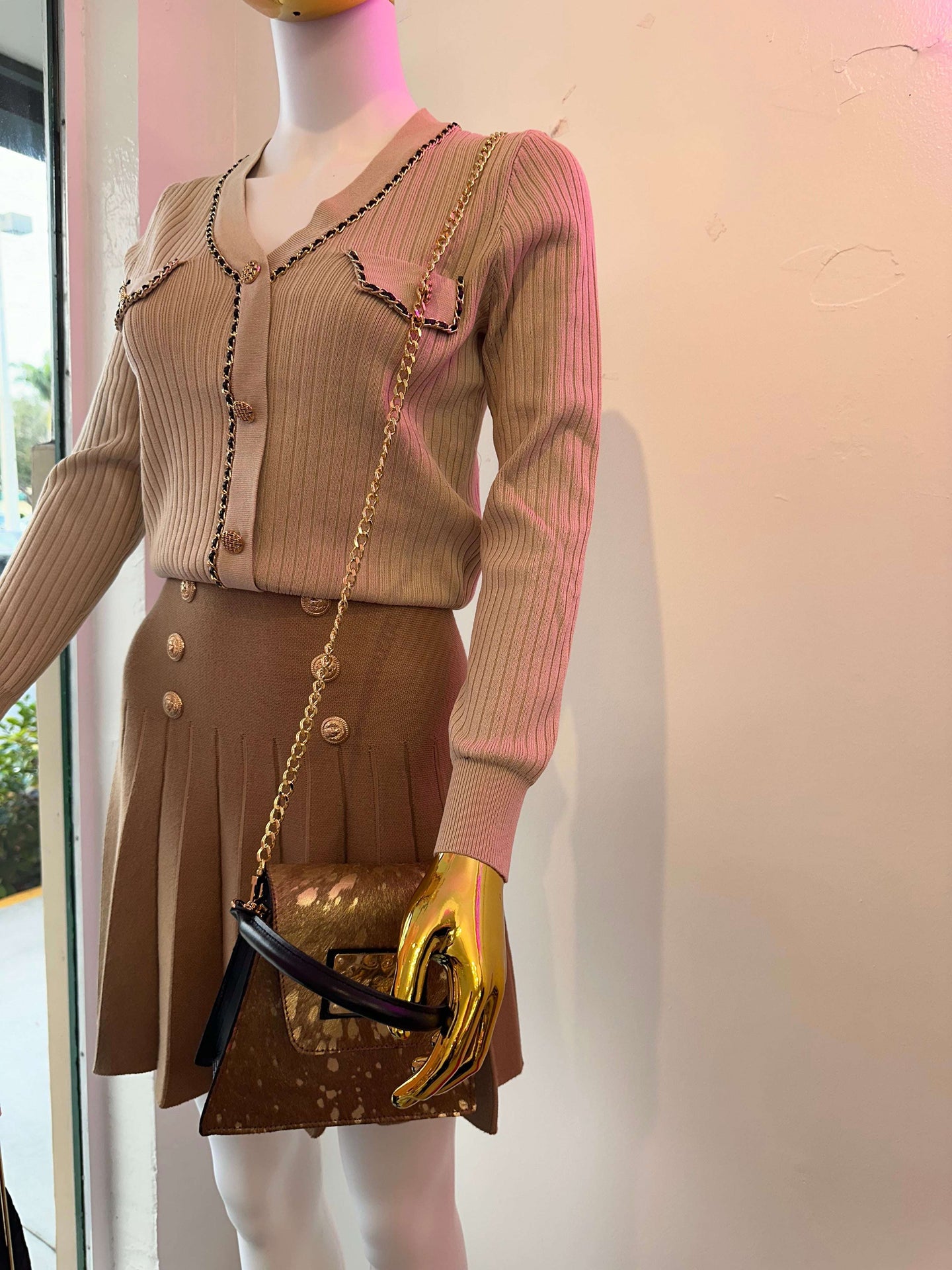Ribbed Cardigan Adorned With Gold Chains And Gold Buttons - Belledamour.com
