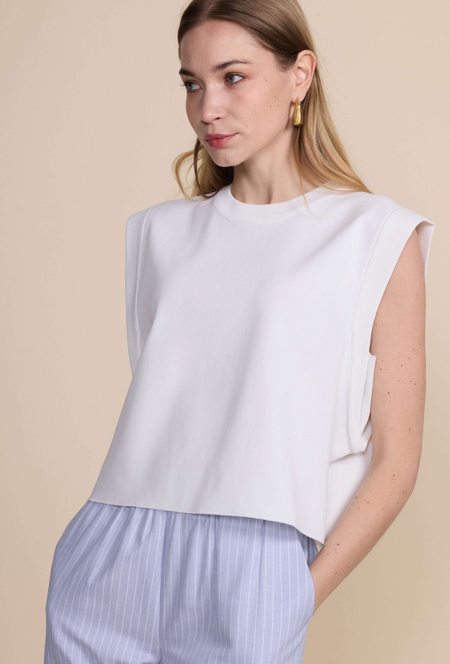 The Oversized Loose Fit T. - Belledamour.com