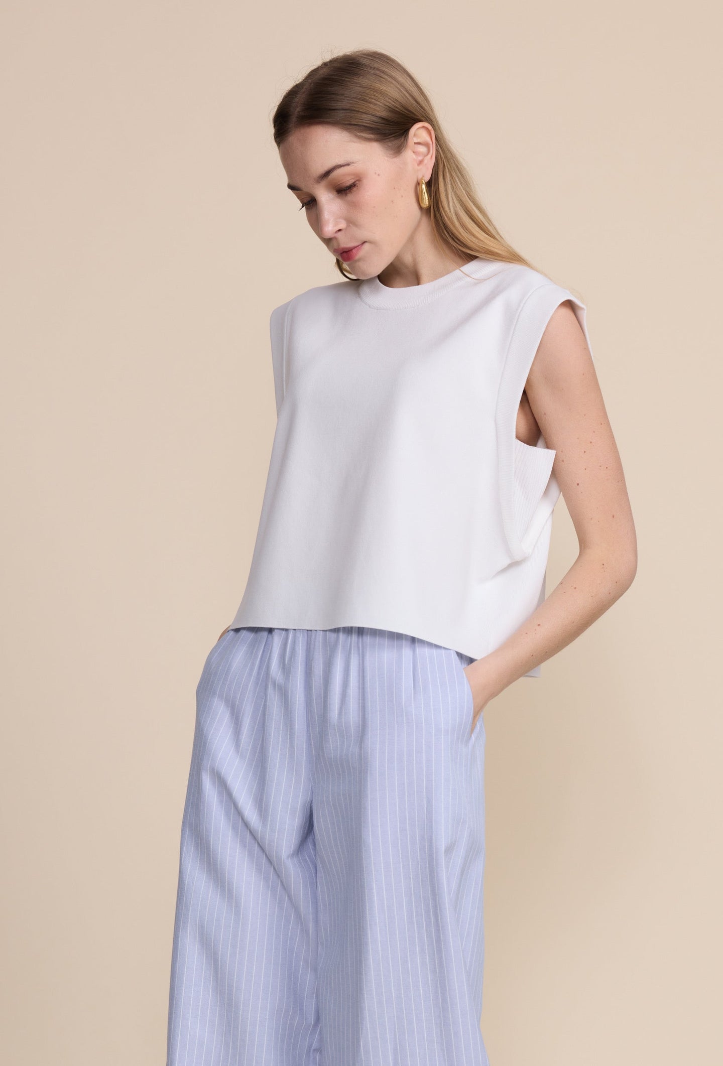 The Oversized Loose Fit T. - Belledamour.com